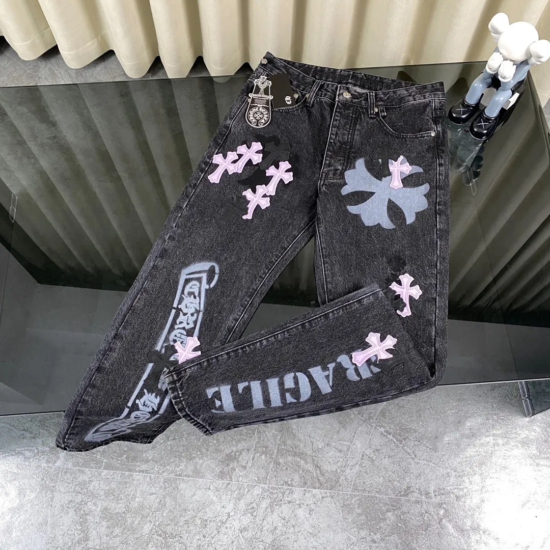 🅿️370 Chrome Hearts New Chrome Hearts Store Limited Edition Black Purple Ox King Heavy Industry Leather Label Jeans Same Style for Men and Women Original Purchased and Patterned 10W➕Really Restores the Ultimate Texture of Vintage Special Italian Cowhide Printing and Cutting Customized Sheepskin Three-layer Thick Line Leather The whole body is spliced in heavy water washing process Craftsmen hand-splash ink You can see the details Three-dimensional cutting version Loose and comfortable, not picky on the body, tall and slim, made by a large factory Original factory quality control, same style for men and women, can be matched with couples, versatile recommendation, must-have jeans for all seasons Color: black Size: S-XL